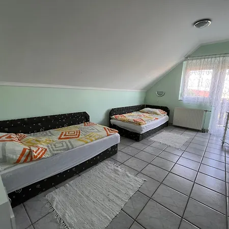Gyoergyi Haus 3*